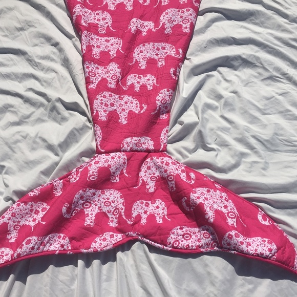 LUSH FUCHSIA PINK ELEPHANT MERMAID BLANKET QUILTED - Picture 2 of 8